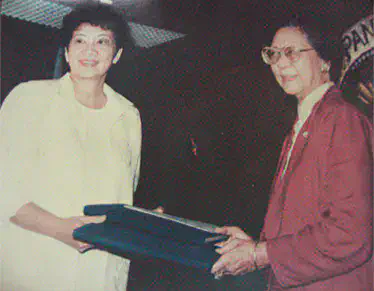 President Corazon C. Aquino receives the 1987 Constitution from Constitutional Commission President Cecilia Muñoz – Palma.